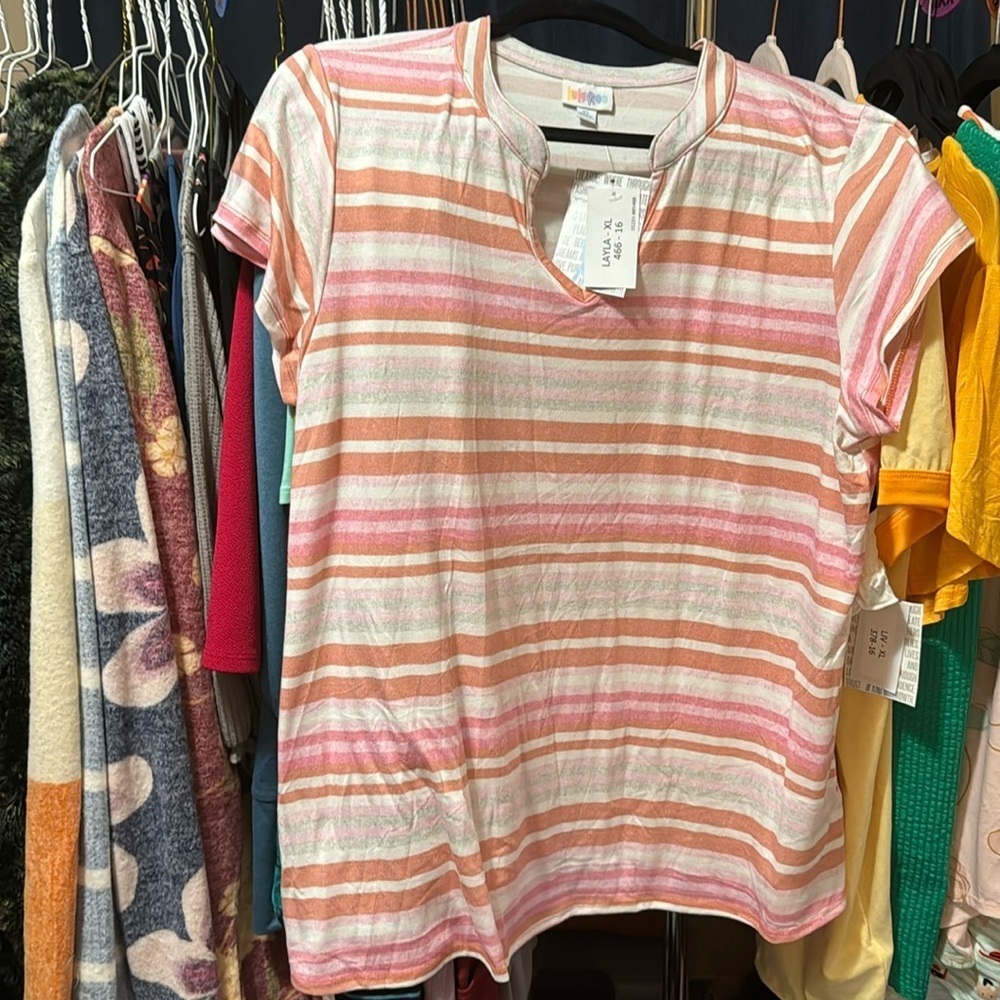 NWT LuLaRoe Layla Mandarin Split Collar Top Size XL
